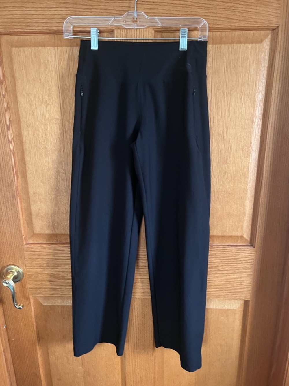 The North face Black Pants. Zippered pockets